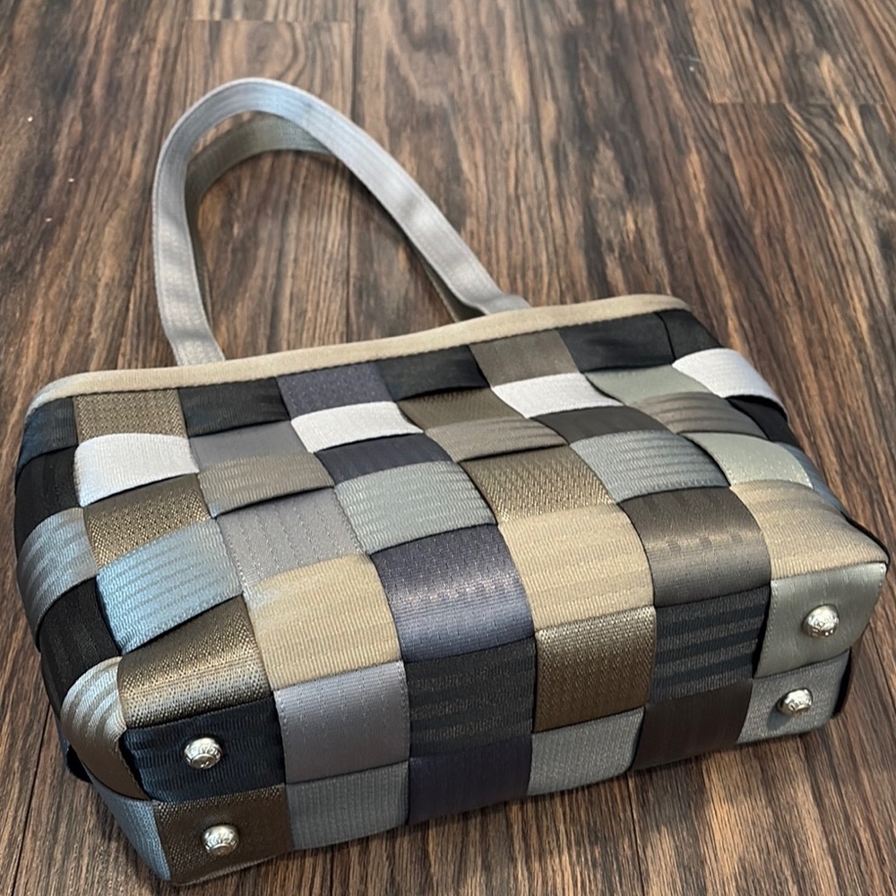 Harvey’s Woven Tree-Cycle Tote Bag in Neutral Tones - Picture 4 of 13